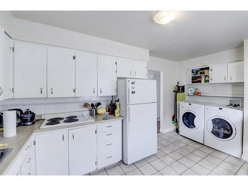 518 54 Avenue Sw, Calgary, AB - Indoor Photo Showing Kitchen With Double Sink