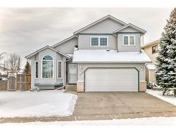 372 Hawkstone Close NW Calgary, AB T3G 3P1