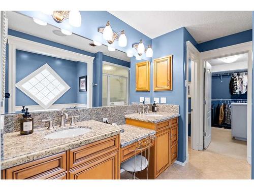 22 Strathridge Grove Sw, Calgary, AB - Indoor Photo Showing Bathroom