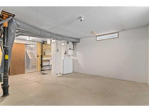 1015 Motherwell Road Ne, Calgary, AB - Indoor Photo Showing Garage