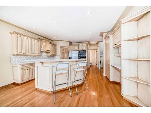 46 Valley Ponds Way Nw, Calgary, AB - Indoor Photo Showing Kitchen