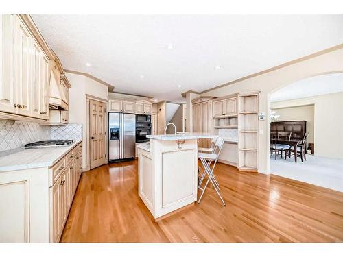 46 Valley Ponds Way Nw, Calgary, AB - Indoor Photo Showing Kitchen