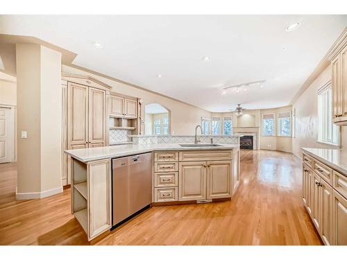 46 Valley Ponds Way Nw, Calgary, AB - Indoor Photo Showing Kitchen