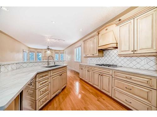 46 Valley Ponds Way Nw, Calgary, AB - Indoor Photo Showing Kitchen