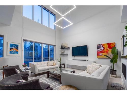 41 Aspen Ridge Terrace Sw, Calgary, AB - Indoor Photo Showing Living Room