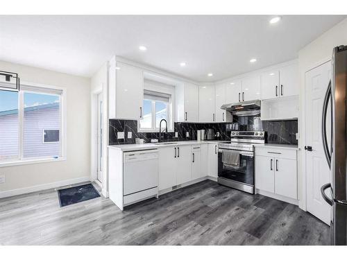 30 Saddlemead Way Ne, Calgary, AB - Indoor Photo Showing Kitchen