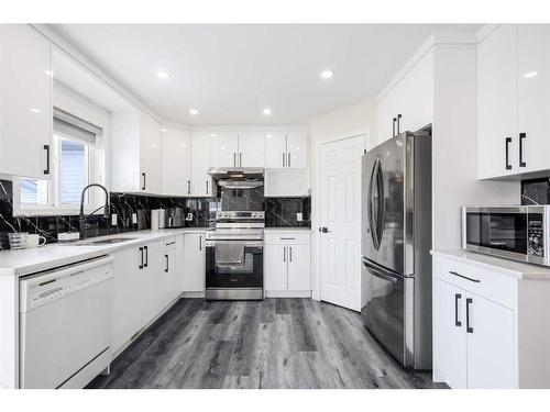 30 Saddlemead Way Ne, Calgary, AB - Indoor Photo Showing Kitchen