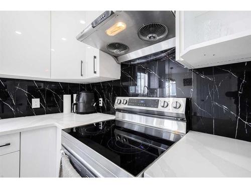 30 Saddlemead Way Ne, Calgary, AB - Indoor Photo Showing Kitchen