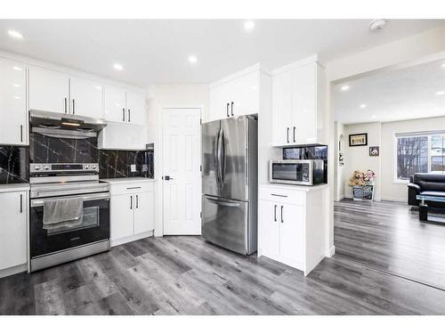 30 Saddlemead Way Ne, Calgary, AB - Indoor Photo Showing Kitchen