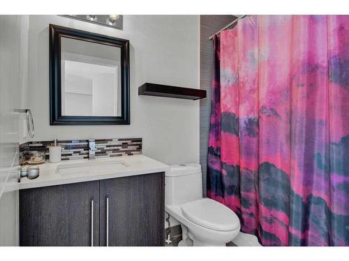 1907 Westmount Road Nw, Calgary, AB - Indoor Photo Showing Bathroom