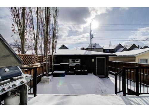 1907 Westmount Road Nw, Calgary, AB - Outdoor