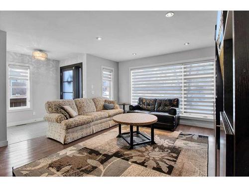 1907 Westmount Road Nw, Calgary, AB - Indoor Photo Showing Living Room