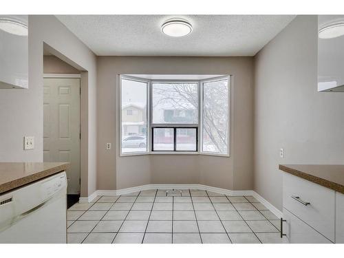 172 Abinger Crescent Ne, Calgary, AB - Indoor Photo Showing Bedroom