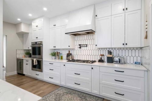 116 Centre Avenue Ne, Airdrie, AB - Indoor Photo Showing Kitchen
