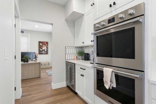 116 Centre Avenue Ne, Airdrie, AB - Indoor Photo Showing Kitchen