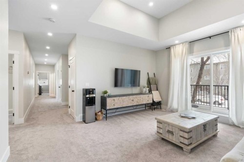 116 Centre Avenue Ne, Airdrie, AB - Indoor