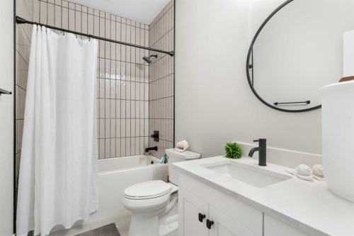 116 Centre Avenue Ne, Airdrie, AB - Indoor Photo Showing Bathroom