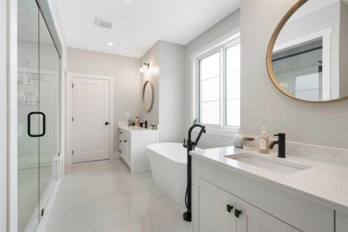 116 Centre Avenue Ne, Airdrie, AB - Indoor Photo Showing Bathroom