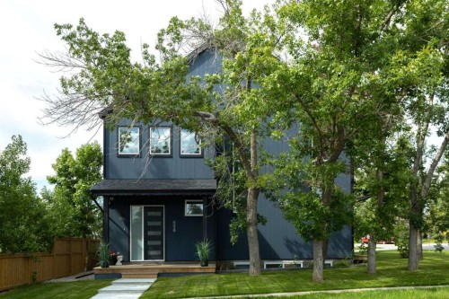 116 Centre Avenue Ne, Airdrie, AB - Outdoor