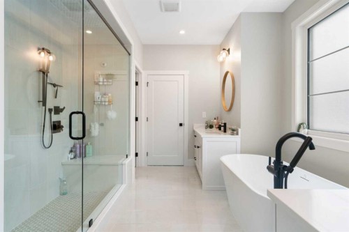 116 Centre Avenue Ne, Airdrie, AB - Indoor Photo Showing Bathroom