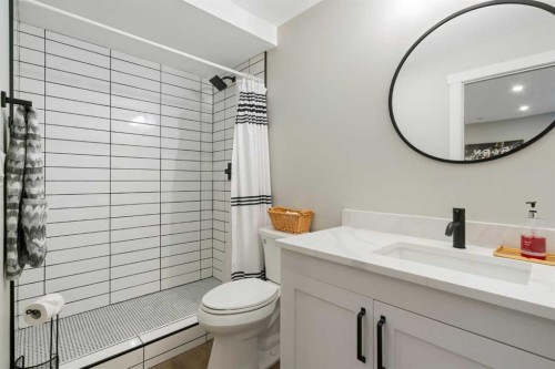116 Centre Avenue Ne, Airdrie, AB - Indoor Photo Showing Bathroom