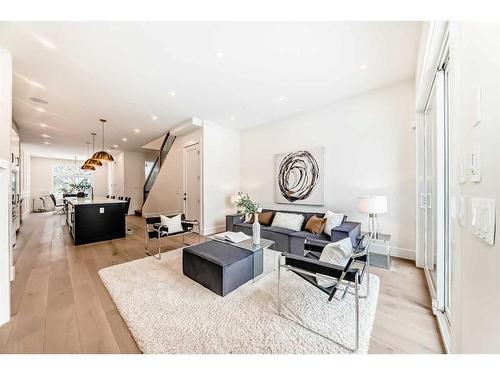 222 28 Avenue Nw, Calgary, AB - Indoor Photo Showing Living Room