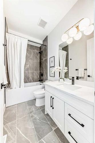 222 28 Avenue Nw, Calgary, AB - Indoor Photo Showing Bathroom