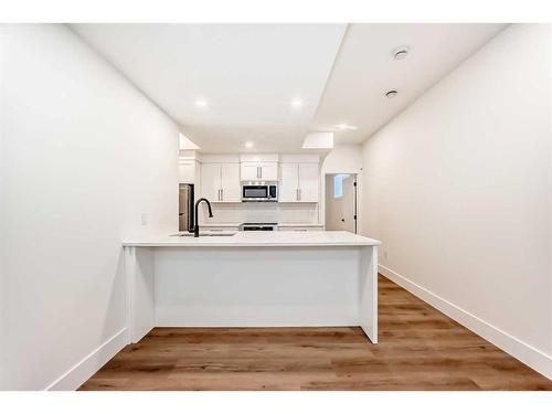 222 28 Avenue Nw, Calgary, AB - Indoor Photo Showing Kitchen