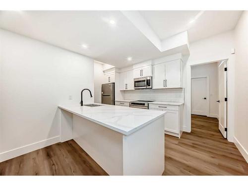 222 28 Avenue Nw, Calgary, AB - Indoor Photo Showing Kitchen With Upgraded Kitchen