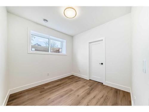 222 28 Avenue Nw, Calgary, AB - Indoor Photo Showing Other Room