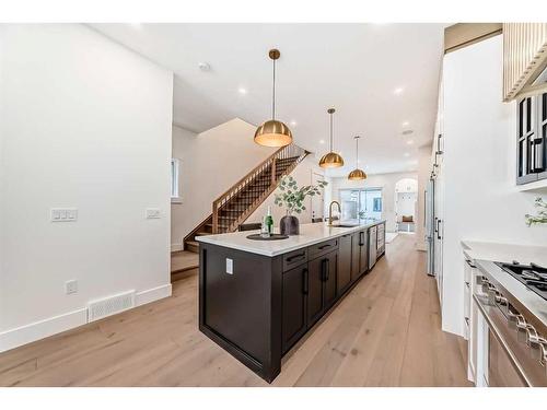 222 28 Avenue Nw, Calgary, AB - Indoor Photo Showing Kitchen With Upgraded Kitchen