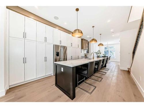 222 28 Avenue Nw, Calgary, AB - Indoor Photo Showing Kitchen With Upgraded Kitchen