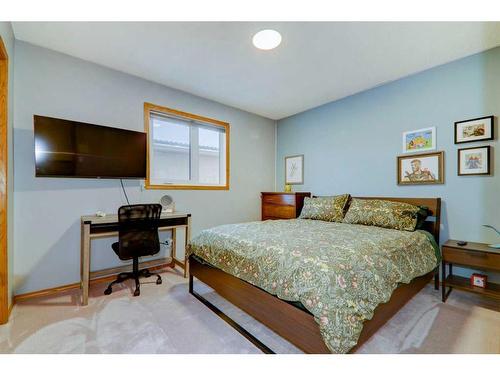 63 Woodpark Close Sw, Calgary, AB - Indoor Photo Showing Bedroom