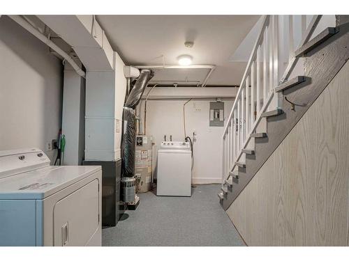 2620 18 Street Sw, Calgary, AB - Indoor Photo Showing Laundry Room