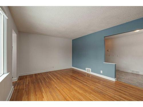 2620 18 Street Sw, Calgary, AB - Indoor Photo Showing Other Room