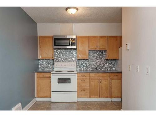 2620 18 Street Sw, Calgary, AB - Indoor Photo Showing Kitchen