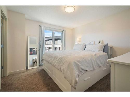 89 Aspen Hills Terrace Sw, Calgary, AB - Indoor Photo Showing Bedroom