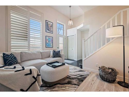 89 Aspen Hills Terrace Sw, Calgary, AB - Indoor Photo Showing Living Room