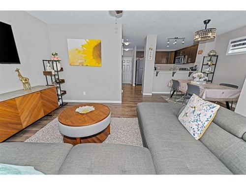 266 Cityscape Boulevard Ne, Calgary, AB - Indoor Photo Showing Living Room