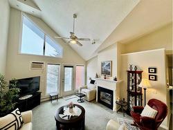 313-6868 Sierra Morena Boulevard SW Calgary, AB T3H 3R6