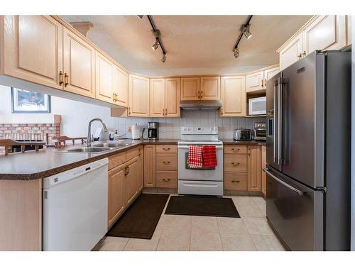 6416 Sierra Morena Boulevard Sw, Calgary, AB - Indoor Photo Showing Kitchen With Double Sink