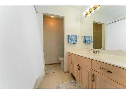 6416 Sierra Morena Boulevard Sw, Calgary, AB - Indoor Photo Showing Bathroom