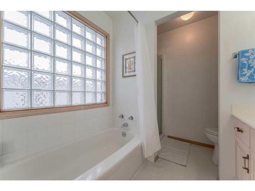 6416 Sierra Morena Boulevard Sw, Calgary, AB - Indoor Photo Showing Bathroom