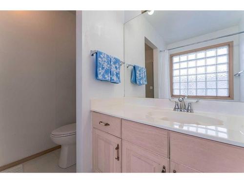 6416 Sierra Morena Boulevard Sw, Calgary, AB - Indoor Photo Showing Bathroom