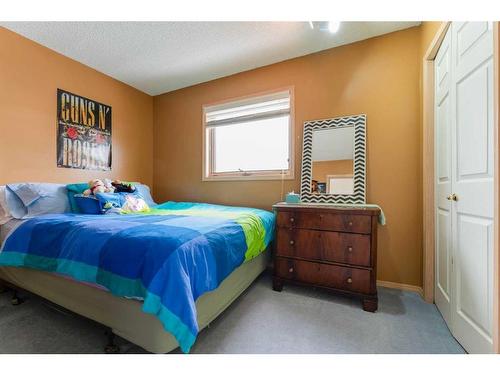 6416 Sierra Morena Boulevard Sw, Calgary, AB - Indoor Photo Showing Bedroom