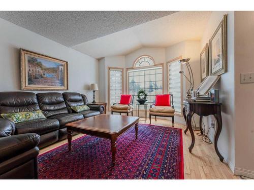 6416 Sierra Morena Boulevard Sw, Calgary, AB - Indoor Photo Showing Living Room