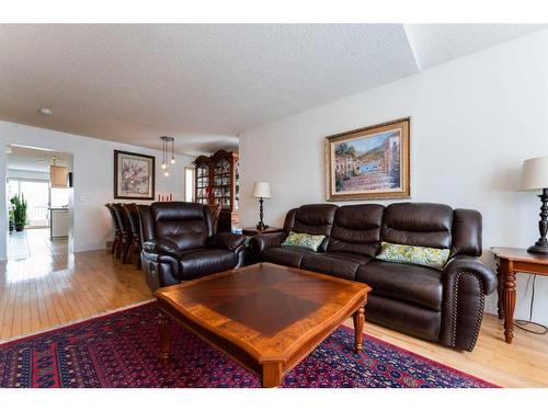 6416 Sierra Morena Boulevard Sw, Calgary, AB - Indoor Photo Showing Living Room