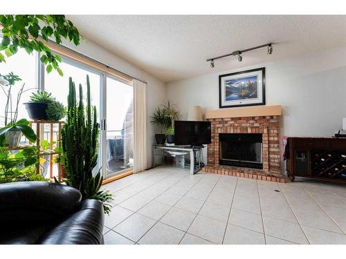 6416 Sierra Morena Boulevard Sw, Calgary, AB - Indoor Photo Showing Living Room With Fireplace