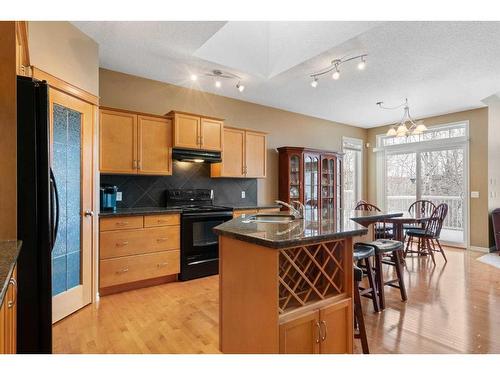 42 Wentworth Landing Sw, Calgary, AB - Indoor Photo Showing Kitchen