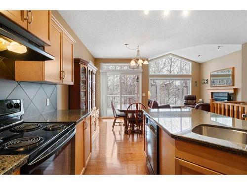 42 Wentworth Landing Sw, Calgary, AB - Indoor Photo Showing Kitchen